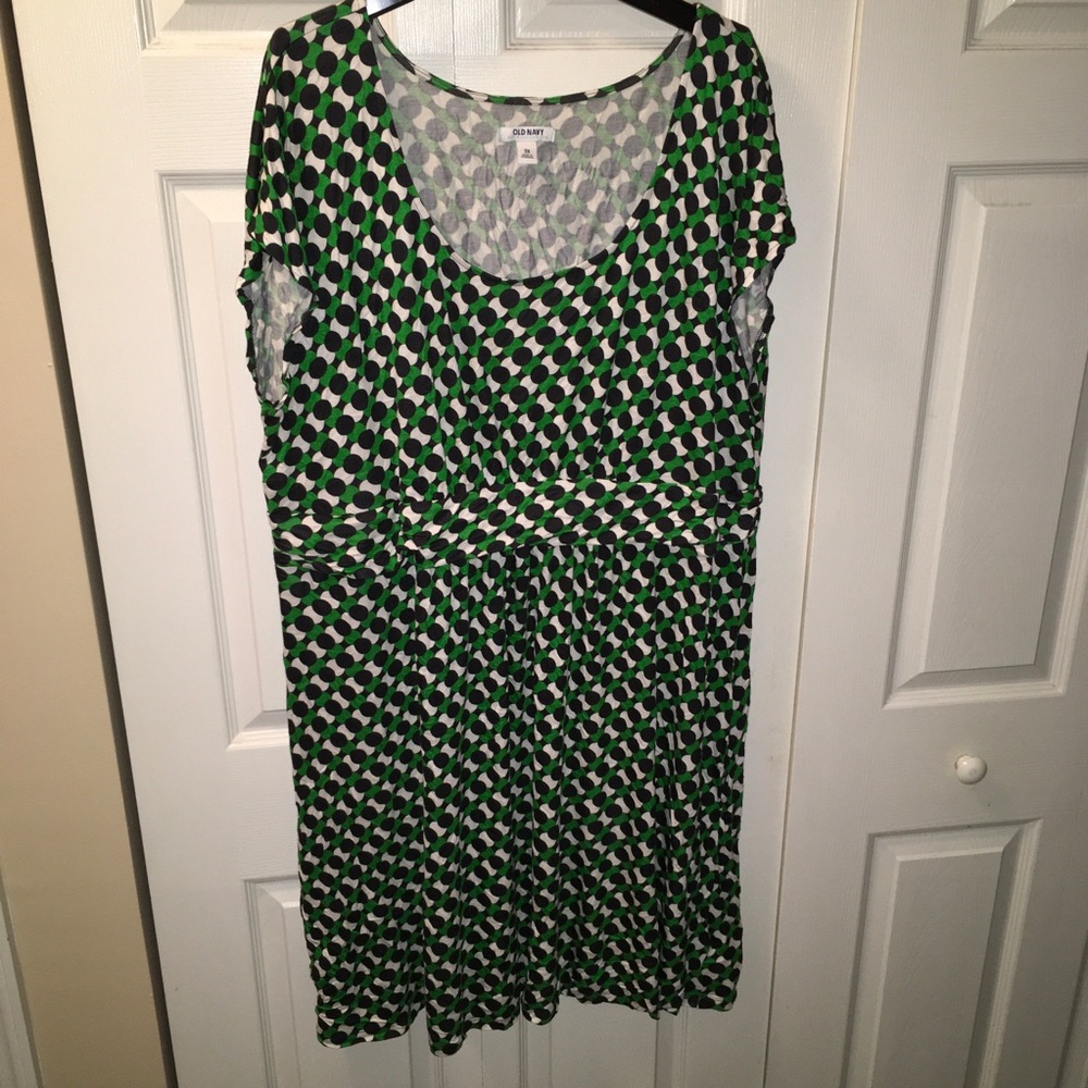 🍀Midi Dress w/ green, black, & white dots
